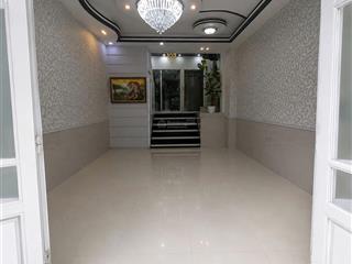 Cho thuê nhà cạnh cầu phú xuân, giá 15tr, xe hơi ngủ nhà được