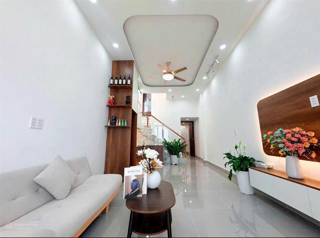 Nhà mới tinh 2pn cho thuê giá 10tr 994 huỳnh tấn phát