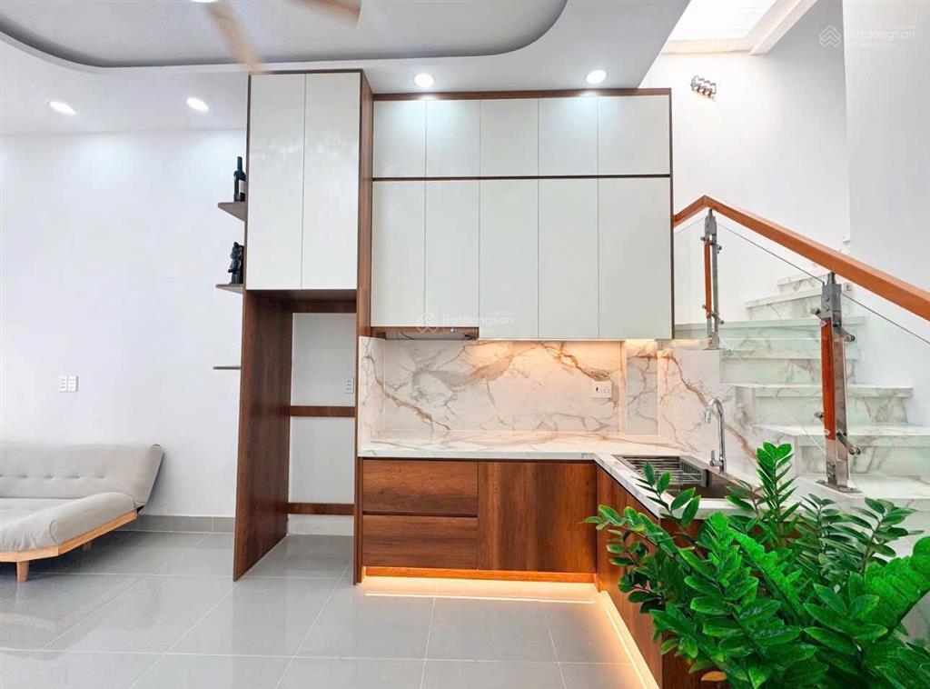 Nhà mới tinh 2pn cho thuê giá 10tr 994 huỳnh tấn phát