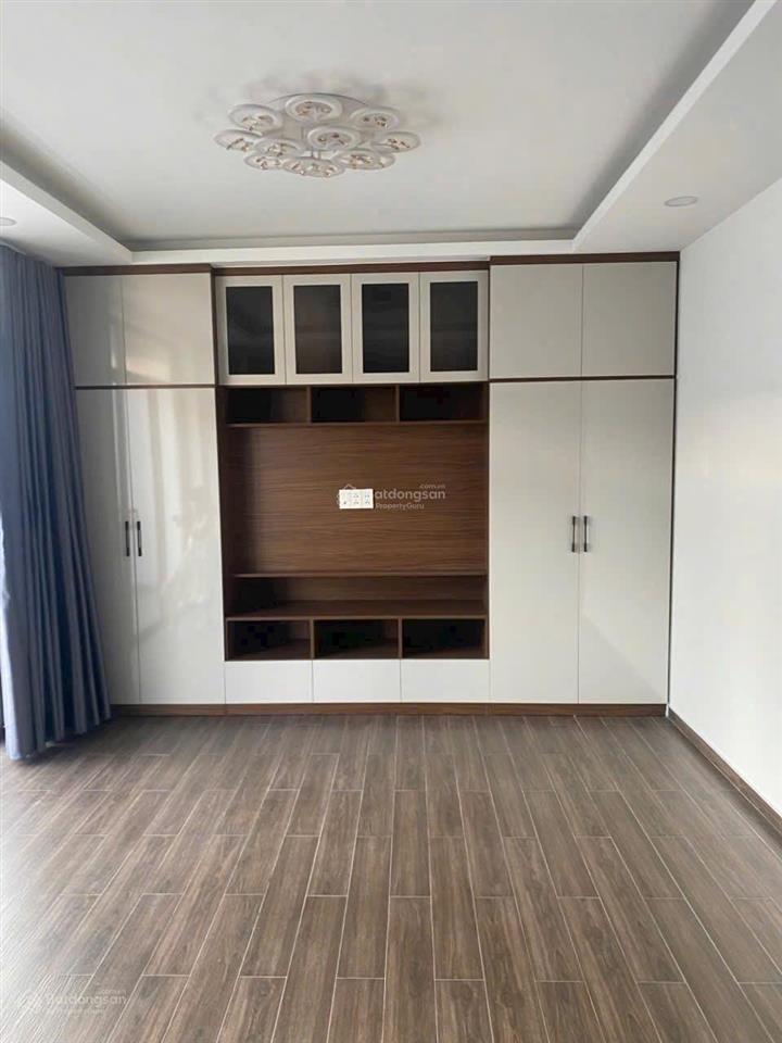 Cho thuê nhà 8x10m, 4pn5wc ở, dọn vào ở ngay, giá 17.9 triệu, sẵn nội thất, ô tô đậu cửa nhà