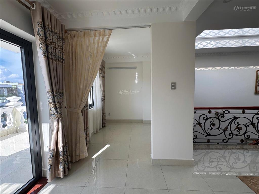 Cho thuê nhà kdc phú mỹ, kế phú mỹ hưng  trục phạm hữu lầu, trệt 2 lầu, tum 5pn 5wc ở ngay
