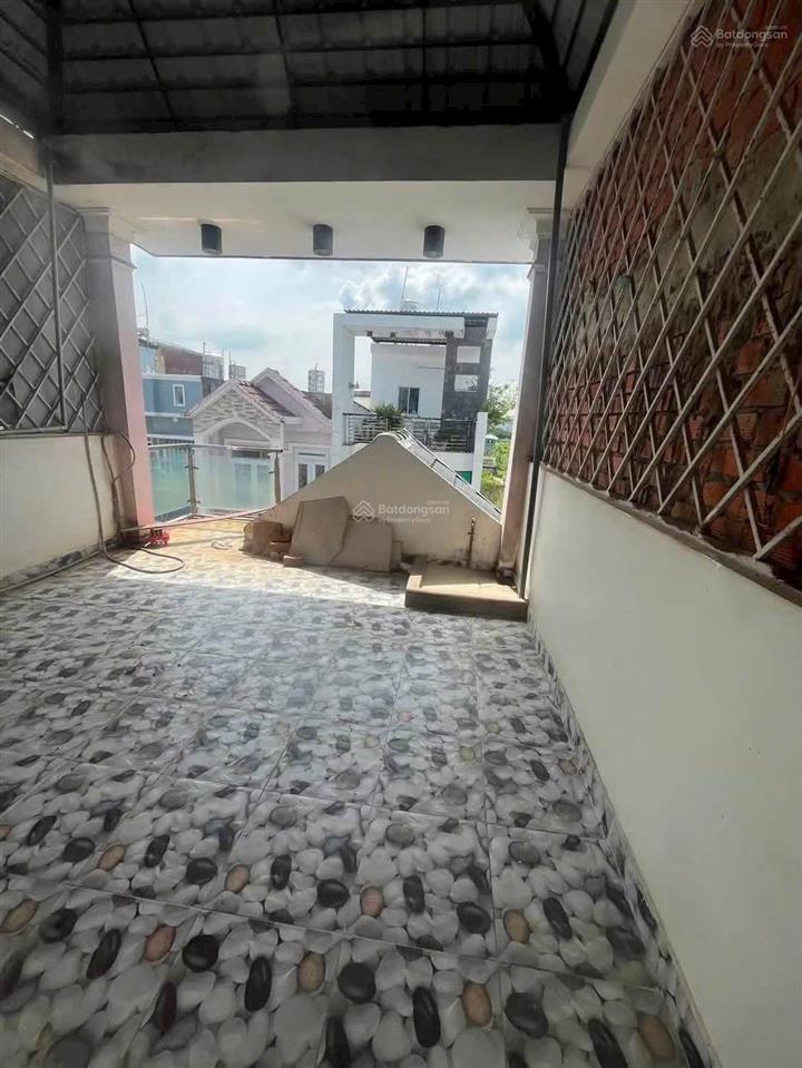 Cho thuê nhà ngay cầu phú xuân q7