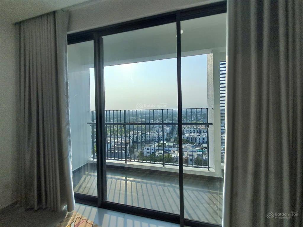 Cho thuê căn 3pn, 3wc, sẵn rèm, 3 máy lạnh, máy nước nóng giá chỉ 8tr/ tháng. view sông cực đẹp
