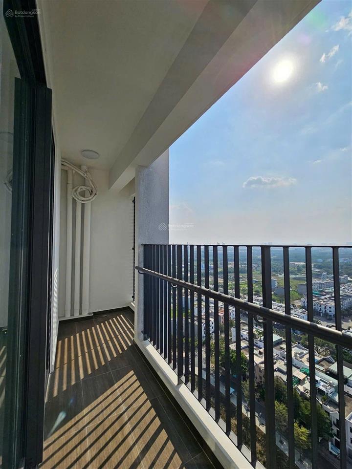 Cho thuê căn 3pn, 3wc, sẵn rèm, 3 máy lạnh, máy nước nóng giá chỉ 8tr/ tháng. view sông cực đẹp