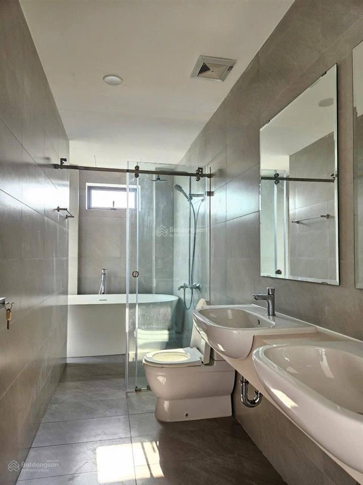 Cho thuê căn 3pn, 3wc, sẵn rèm, 3 máy lạnh, máy nước nóng giá chỉ 8tr/ tháng. view sông cực đẹp