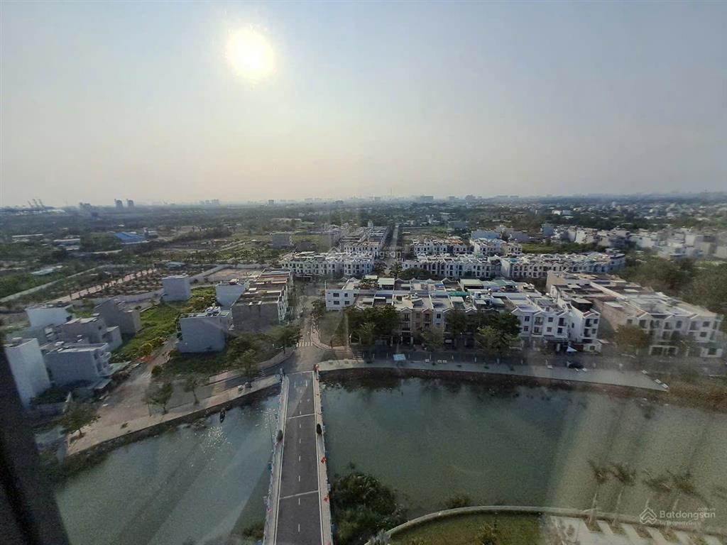 Cho thuê căn 3pn, 3wc, sẵn rèm, 3 máy lạnh, máy nước nóng giá chỉ 8tr/ tháng. view sông cực đẹp