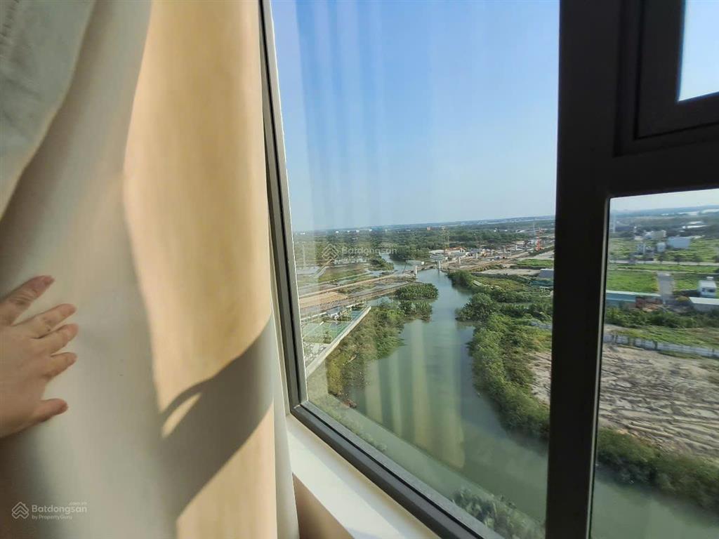 Cho thuê căn 3pn, 3wc, sẵn rèm, 3 máy lạnh, máy nước nóng giá chỉ 8tr/ tháng. view sông cực đẹp