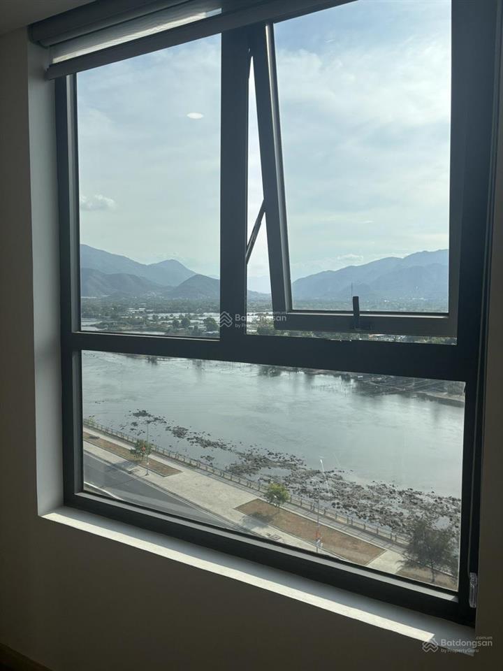 Cho thuê nhanh căn góc 2pn, view sông full nội thất đẹp giá chỉ 17tr/ tháng.  xem nhà 0986 782 ***
