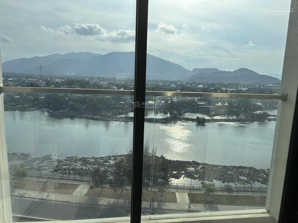 Cho thuê nhanh căn góc 2pn, view sông full nội thất đẹp giá chỉ 17tr/ tháng.  xem nhà 0986 782 ***