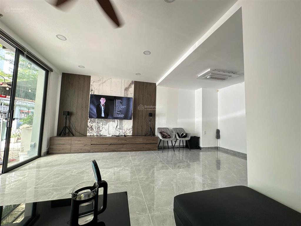 Về quê bán gấp căn shophouse vị trí đắc địa tại ehomes, vừa ở vừa kinh doanh, để lại full nội thất