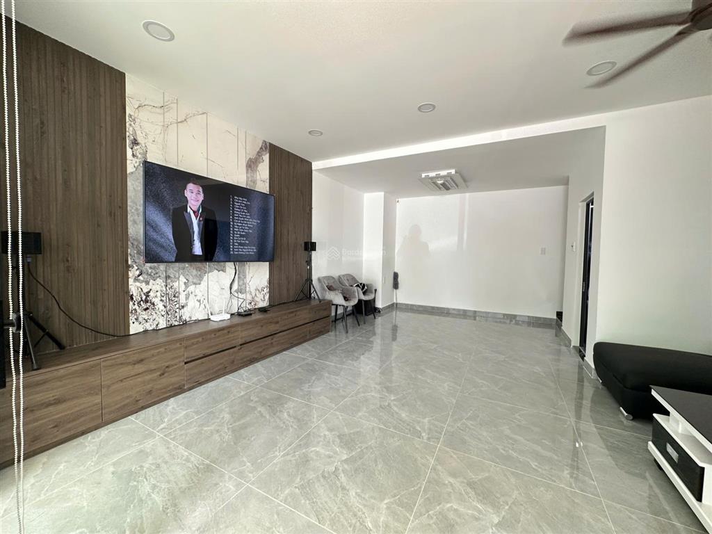 Về quê bán gấp căn shophouse vị trí đắc địa tại ehomes, vừa ở vừa kinh doanh, để lại full nội thất