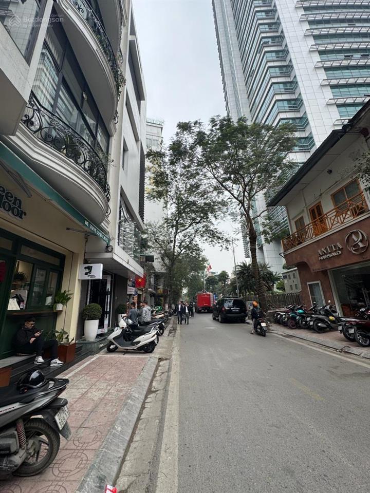 Bán đất tặng nhà chia cho con cháu, tại phố hàng mã, q.hoàn kiếm, hn