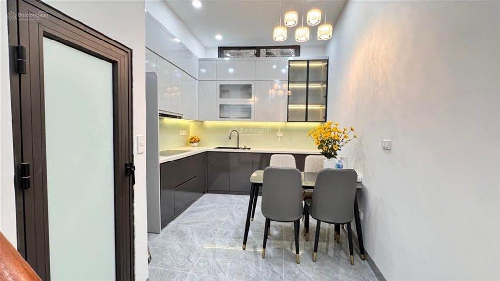 Giảng võ  40m2  5 ngủ  ko quy hoạch  sổ riêng nở hậu  ngõ nông gần phố  9,2 tỷ