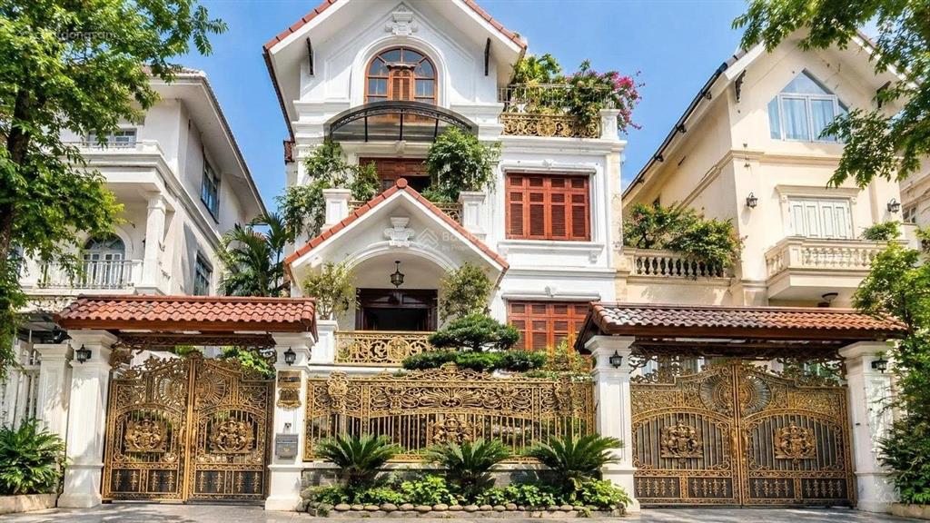 Biệt thự đẳng cấp khu yên hòa, trung kính, 160m mặt tiền bề thế, full nội thất cao cấp, sát phố lớn