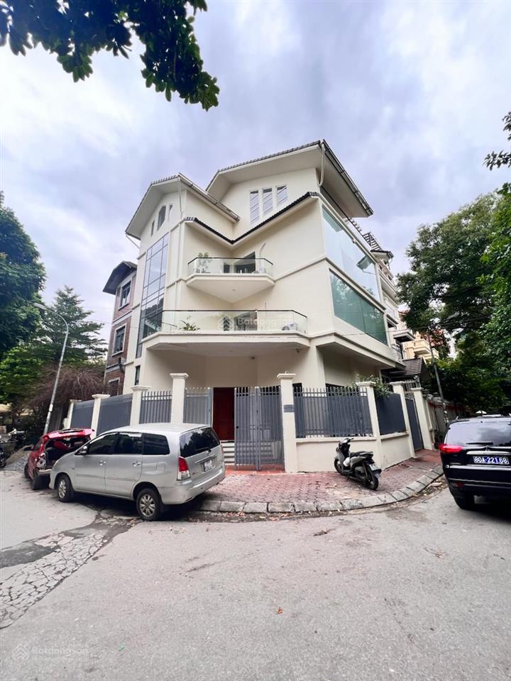 Bán gấp biệt thự cầu giấy, lô góc 185m 5 tầng, mặt tiền 25m , giá 83 tỷ
