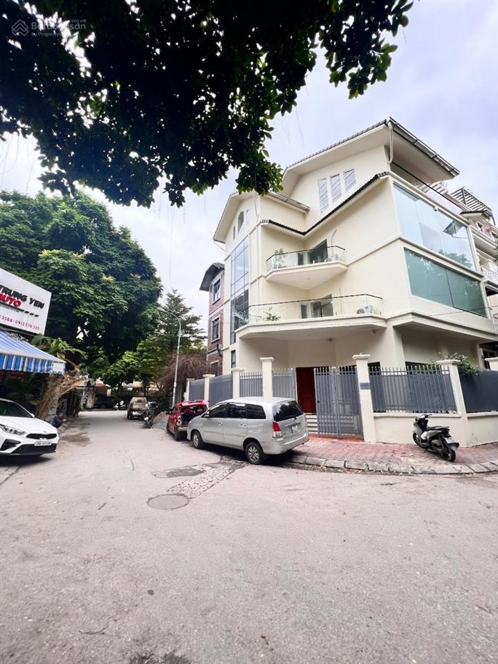 Bán gấp biệt thự cầu giấy, lô góc 185m 5 tầng, mặt tiền 25m , giá 83 tỷ