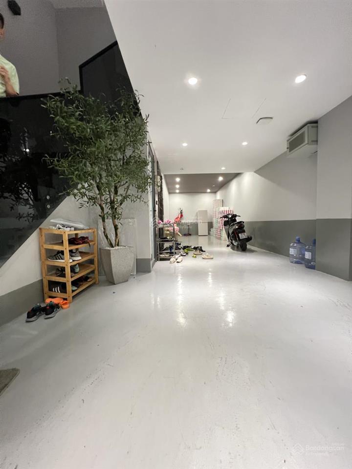 Bán gấp nhà trung tâm ba đình , ô tô ngủ trong nhà. 97m, 5 tầng, mặt tiền 5,4m, giá 35 tỷ.