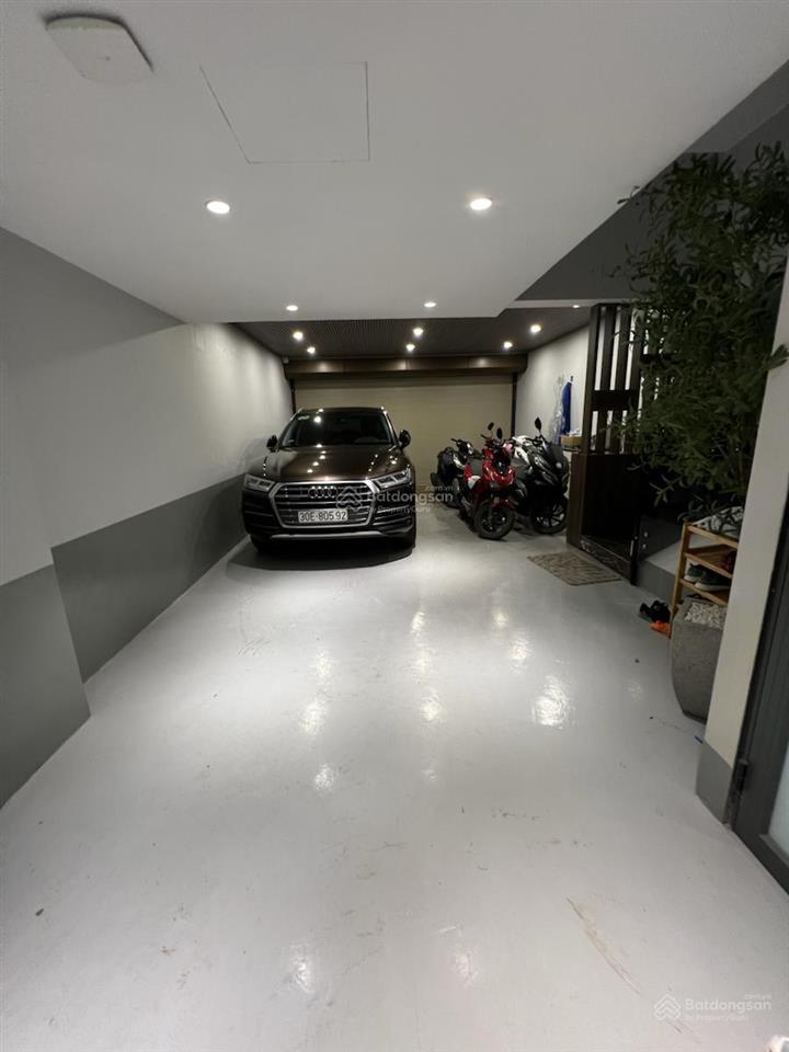 Bán gấp nhà trung tâm ba đình , ô tô ngủ trong nhà. 97m, 5 tầng, mặt tiền 5,4m, giá 35 tỷ.