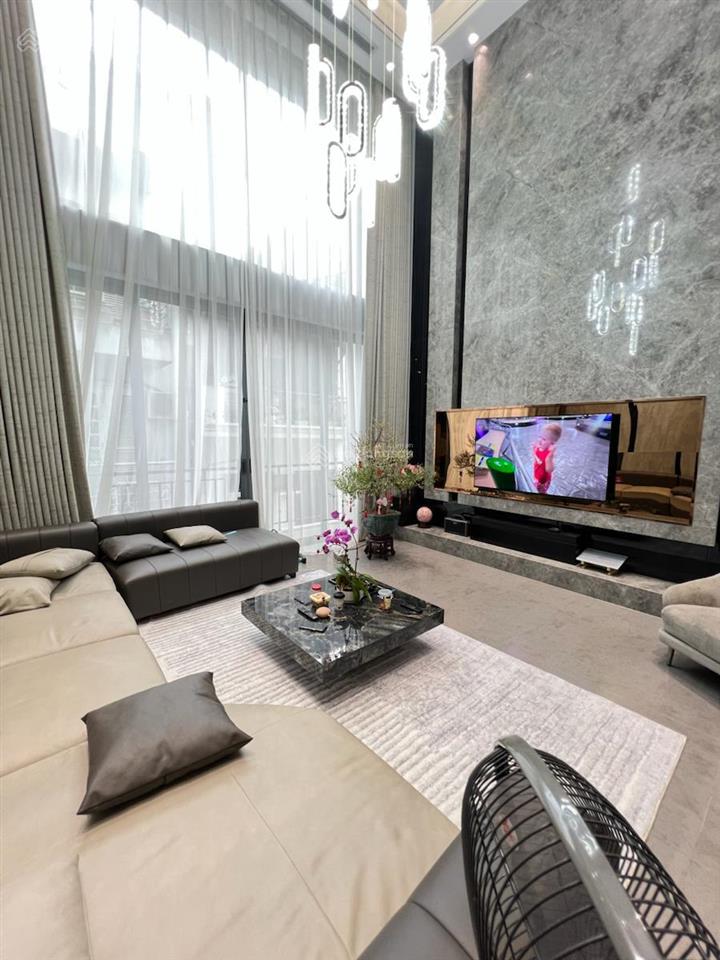 Bán gấp nhà trung tâm ba đình , ô tô ngủ trong nhà. 97m, 5 tầng, mặt tiền 5,4m, giá 35 tỷ.