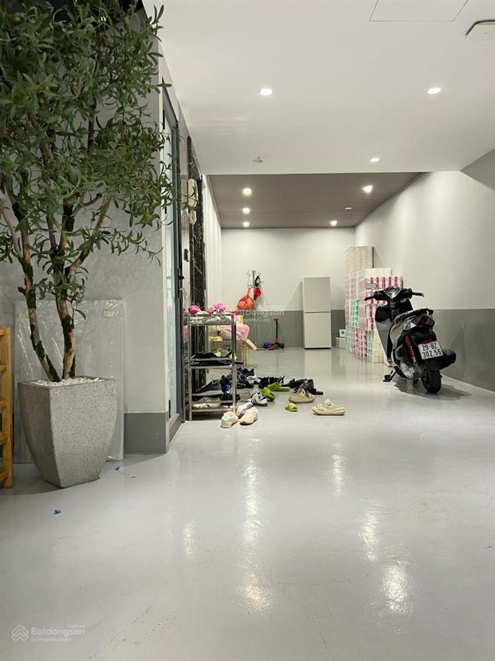 Bán gấp nhà trung tâm ba đình , ô tô ngủ trong nhà. 97m, 5 tầng, mặt tiền 5,4m, giá 35 tỷ.