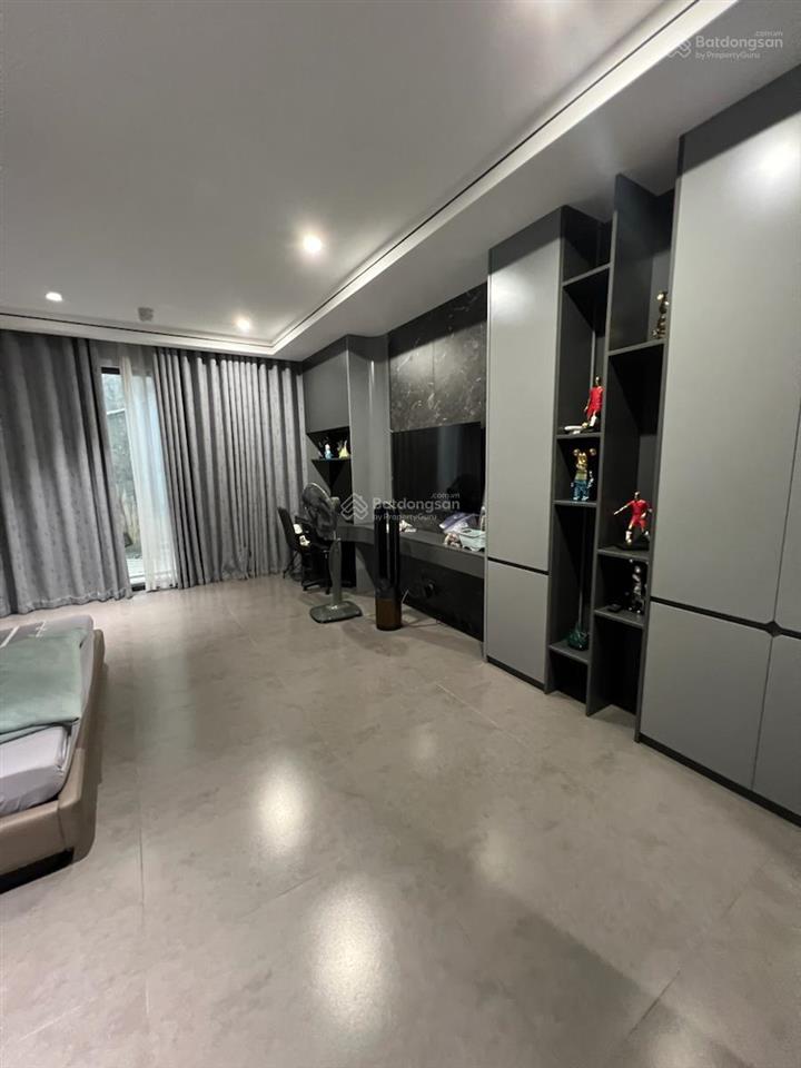 Bán gấp nhà trung tâm ba đình , ô tô ngủ trong nhà. 97m, 5 tầng, mặt tiền 5,4m, giá 35 tỷ.