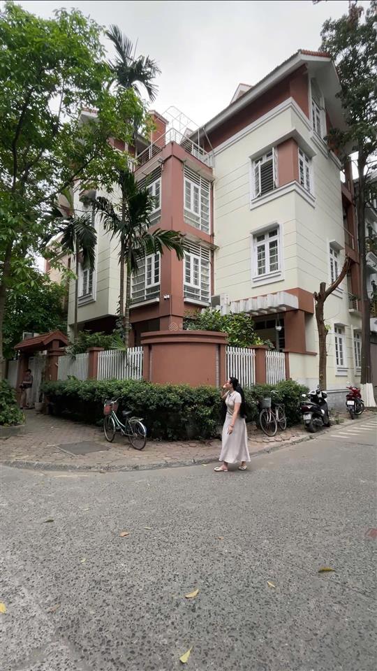 Biệt thự lô góc , kinh doanh. phố vọng, thanh xuân, hai bà trưng. 146m 4 tầng, mt 25m, 57 tỷ.