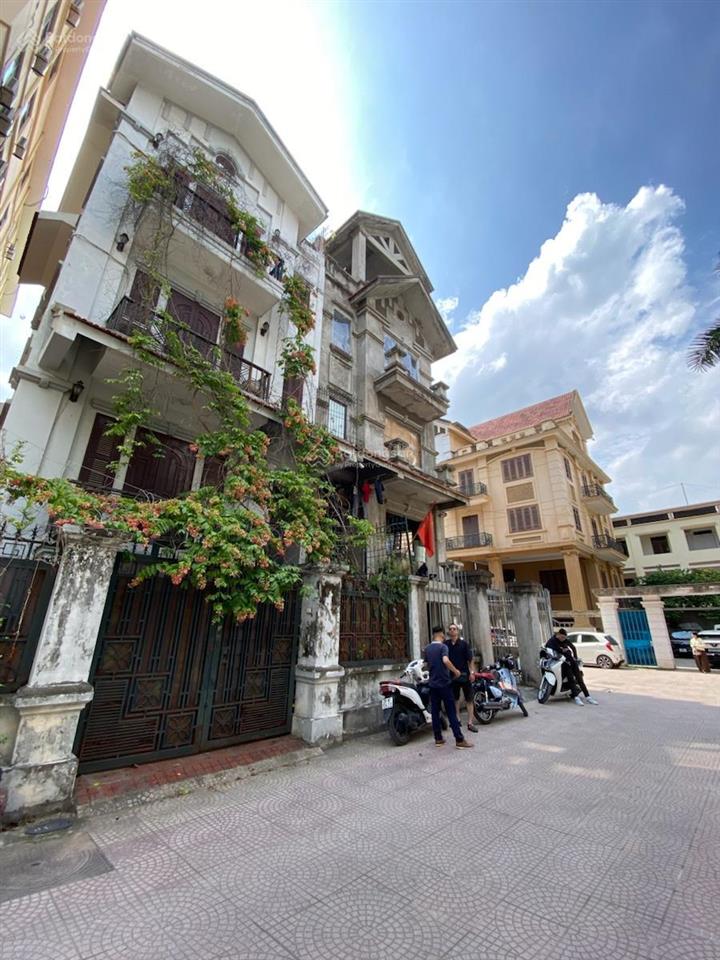 Chủ ngột bank cần bán gấp, biệt thự lô góc , đội cấn, ba đình. 133m 5 tầng, mt 21,5m, nhỉnh 70 tỷ