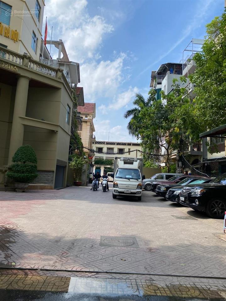 Chủ ngột bank cần bán gấp, biệt thự lô góc , đội cấn, ba đình. 133m 5 tầng, mt 21,5m, nhỉnh 70 tỷ