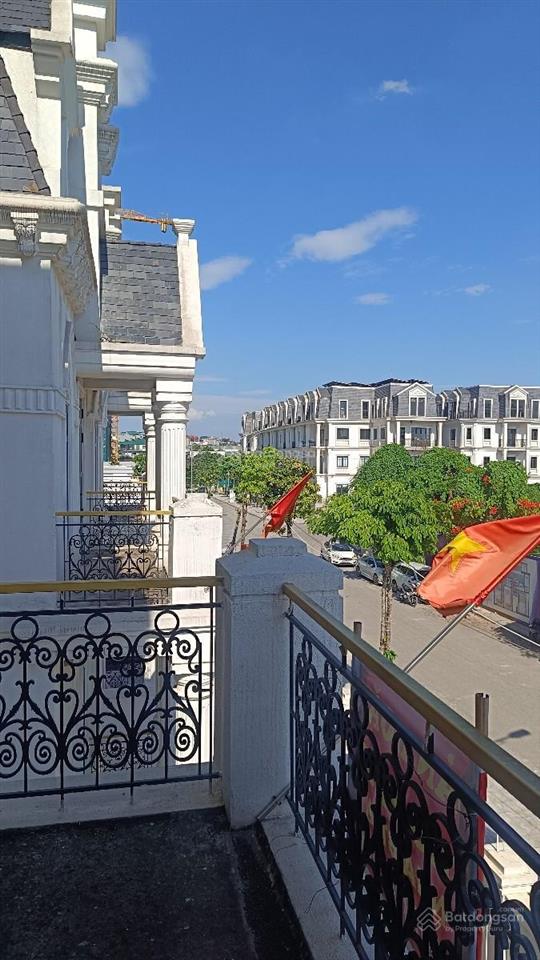 Cần bán gấp biệt thự 3 thoáng , dự án jade square, bắc từ liêm,sát tây hồ. 180m 4 tầng , giá 65 tỷ.