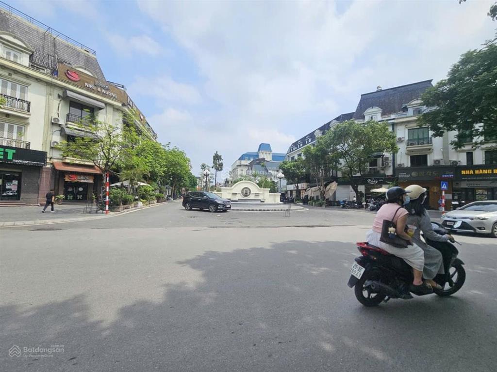 Lô góc kinh doanh, ô tô vào nhà. mỹ đình, nam từ liêm 82m 8 tầng, mt 18m,thu 1,1 tỷ/năm. giá 44 tỷ.