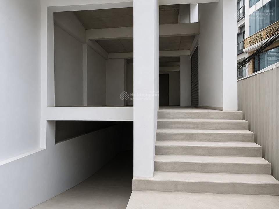 Hạ chào 5 tỷ, lô góc , thang máy kinh doanh. phạm hùng, mỹ đình. 90m x 6 tầng, mt 22m , giá 31 tỷ.