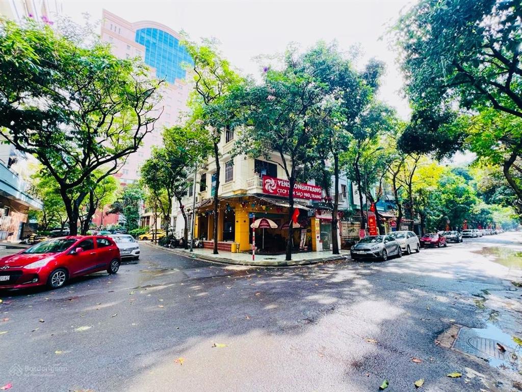 Gấp gấp, chủ cần bán gấp biệt thự vip mỹ đình, nam từ liêm . 114m x 4 tầng , mt 11,8m. giá 38 tỷ.