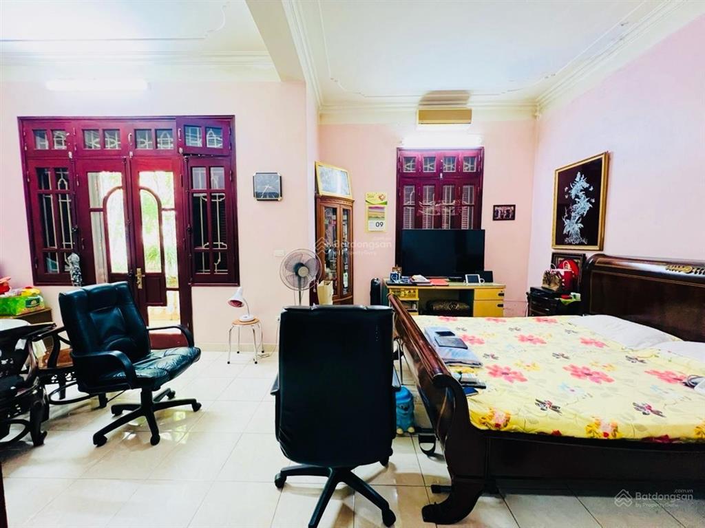 Gấp gấp, chủ cần bán gấp biệt thự vip mỹ đình, nam từ liêm . 114m x 4 tầng , mt 11,8m. giá 38 tỷ.