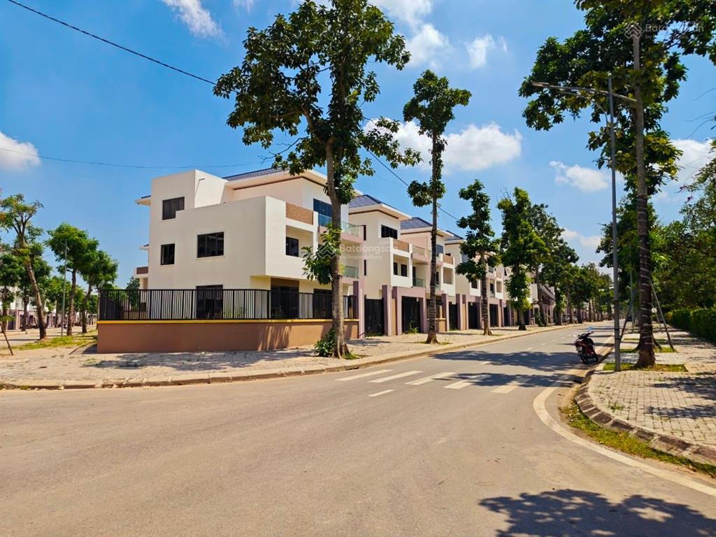 Siêu hiếm, lô góc kinh doanh, kđt cenco5 thanh hà, hà đông. 473m 3 tầng, mt 42m, giá 61 tỷ.
