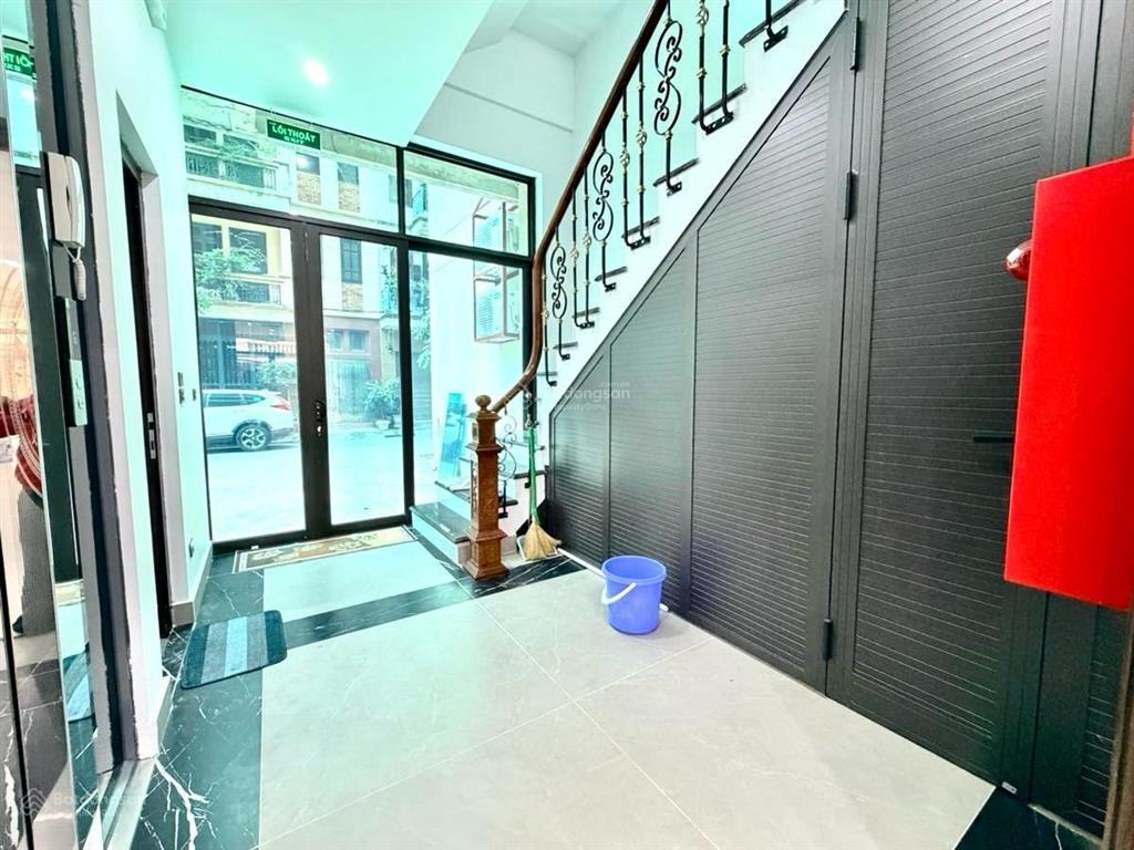 Bán tòa vp mặt phố quận thanh xuân. 1 mặt phố 1 mặt ngõ. 93m 7t mt 5,4m giá 44,8 tỷ (tl)