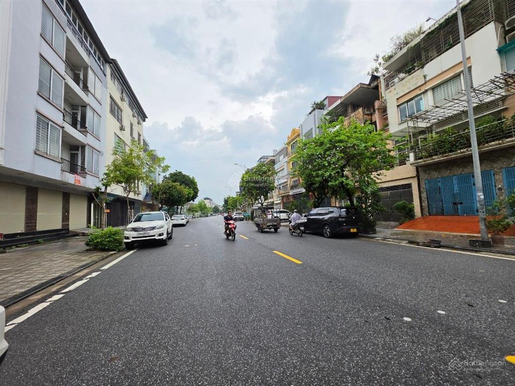 Liền kề 2 thoáng đẹp kđt văn phú, hà đông. 110m, 5t, mt 5,32m, 4n, thang máy, giá 25,8 tỷ.