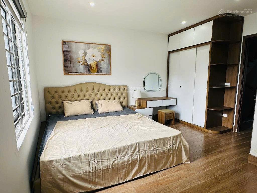 Bán căn hộ dịch vụ cao cấp lạc long quân  130m x mt 6m  22 phòng kk  lô góc  2 ôtô tránh