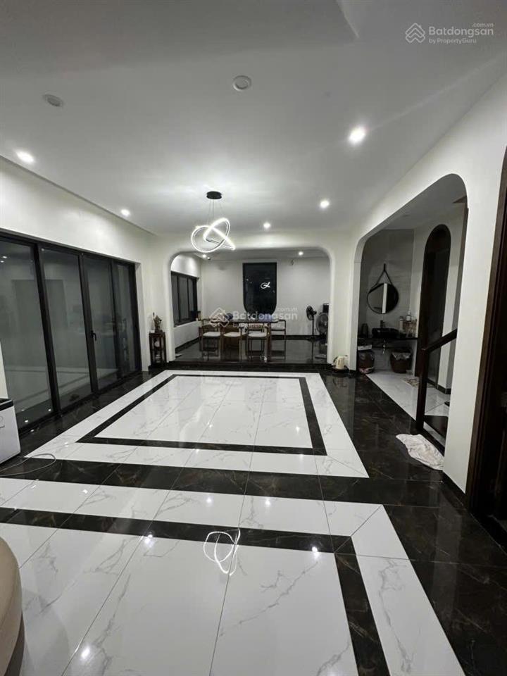 Bán nhà mặt phố âu cơ 130m2  mt gần 6m  7 tầng thang máy  view cực chill  giá đầu tư