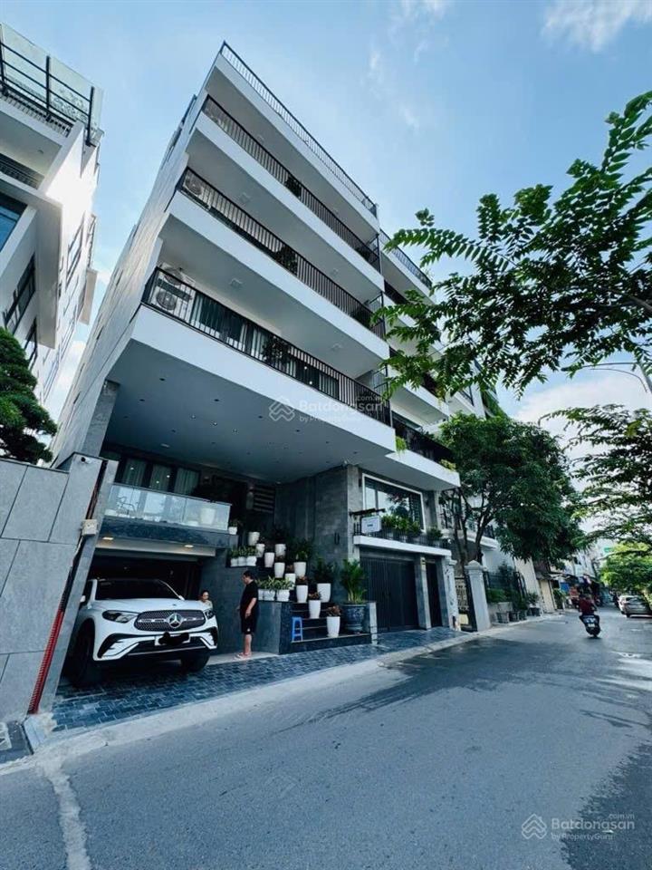 Cần bán gấp nhà trịnh công sơn 205m2  mặt phố kinh doanh  view hồ tây toàn cảnh 9 tầng thang máy