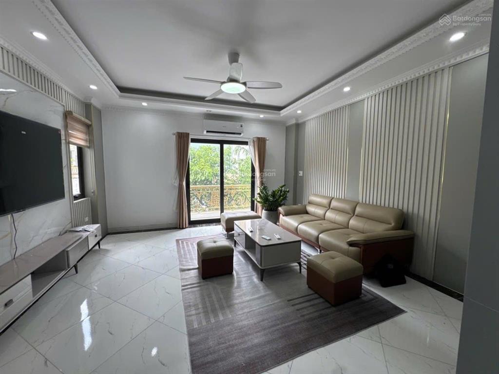 Bán nhà phú thượng tây hồ gần ciputra nhà mới thang máy ô tô 4 chỗ vào nhà tặng full nội thất