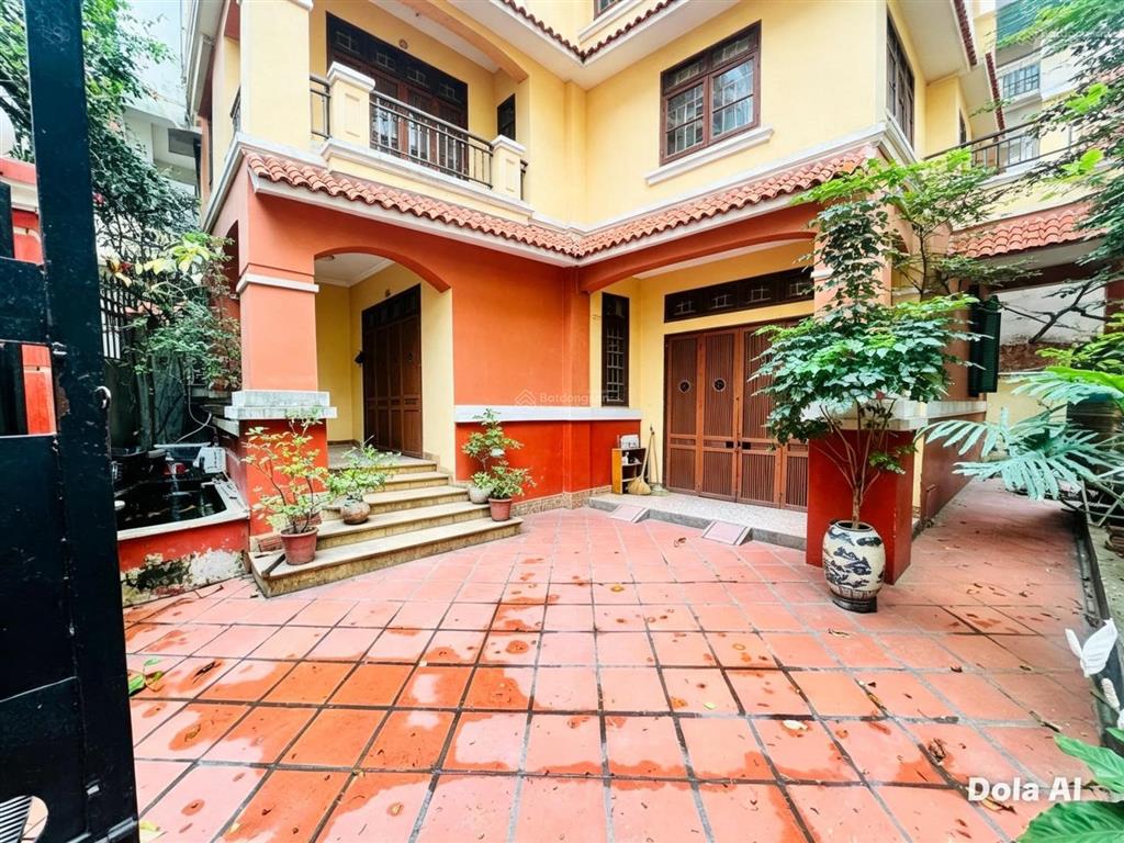 Chính chủ gửi bán nhà 3 tầng lạc long quân tây hồ dt 120m mt 9.1m ngõ thông ôtô 7 chỗ vào nhà