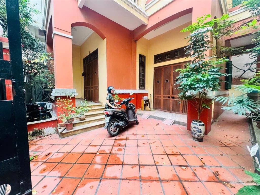Giảm 800 triệu cần bán nhanh nhà lạc long quân tây hồ, dt 120m2  mt 9m, mặt ngõ thông ô tô tránh