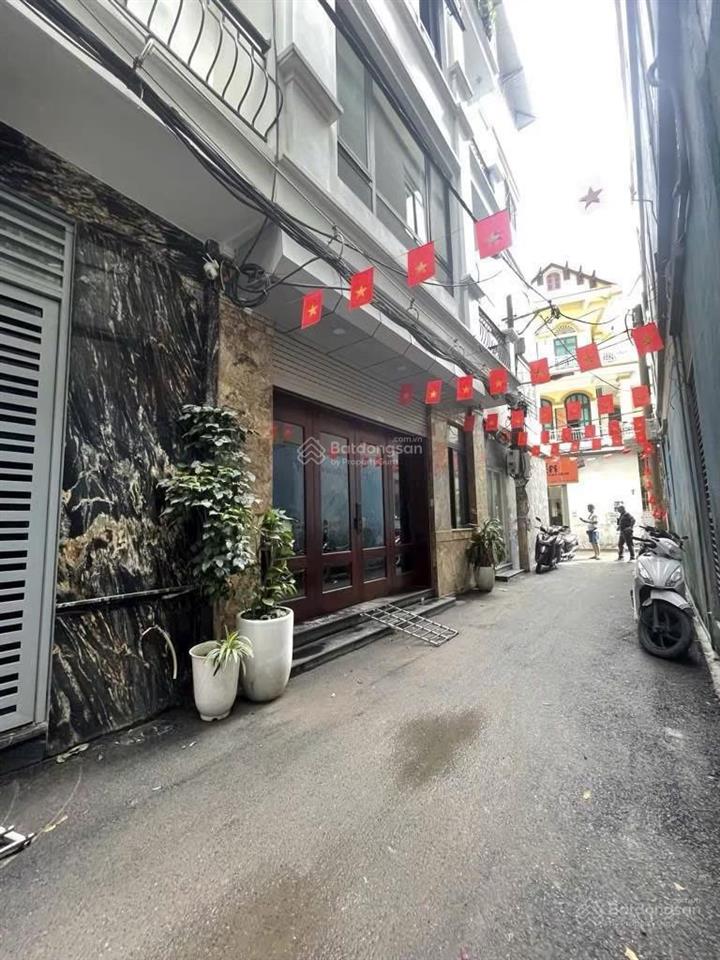 Bán nhà trịnh công sơn gần thung lũng hoa. dt 45m, 5 tầng, 6 ngủ, gần hồ tây 15,5 tỷ