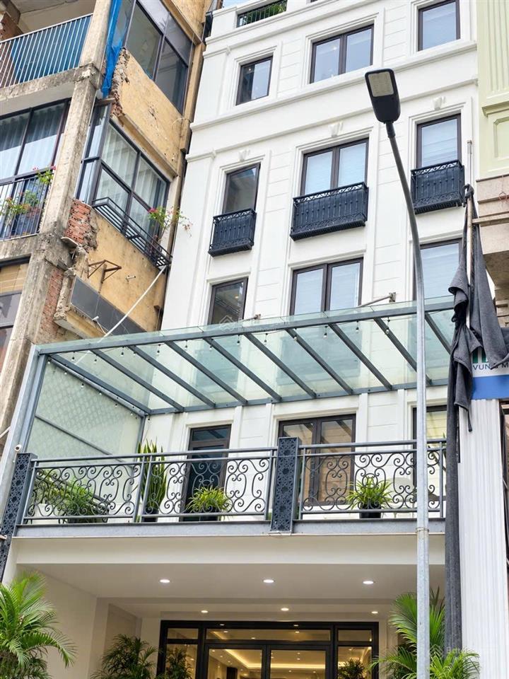 Nhà mới mặt phố tô ngọc vân , 137m2 , mặt tiền 7m , 8 tầng full nội thất vỉa hè rộng , view hồ tây