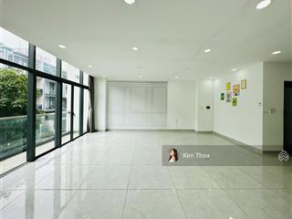 Văn phòng vạn phúc 7x12m sàn, sàn trống sẵn vách kính, có thang máy máy lạnh, hầm xe. giá chỉ 10 tr