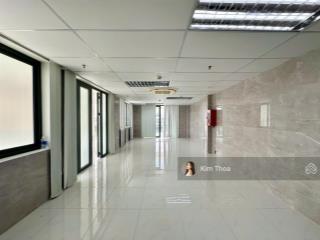 Văn phòng 65m2 ở vạn phúc, xuất được vat, pccc, hầm xe có bảo vệ, có thang máy máy lạnh. giá 10 tr