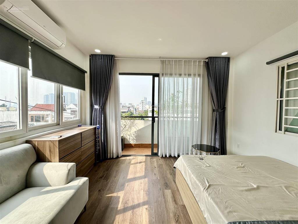 Thực tế  căn hộ studio có ban công siêu thoáng, thiết kế tối giản  gần sala, q1