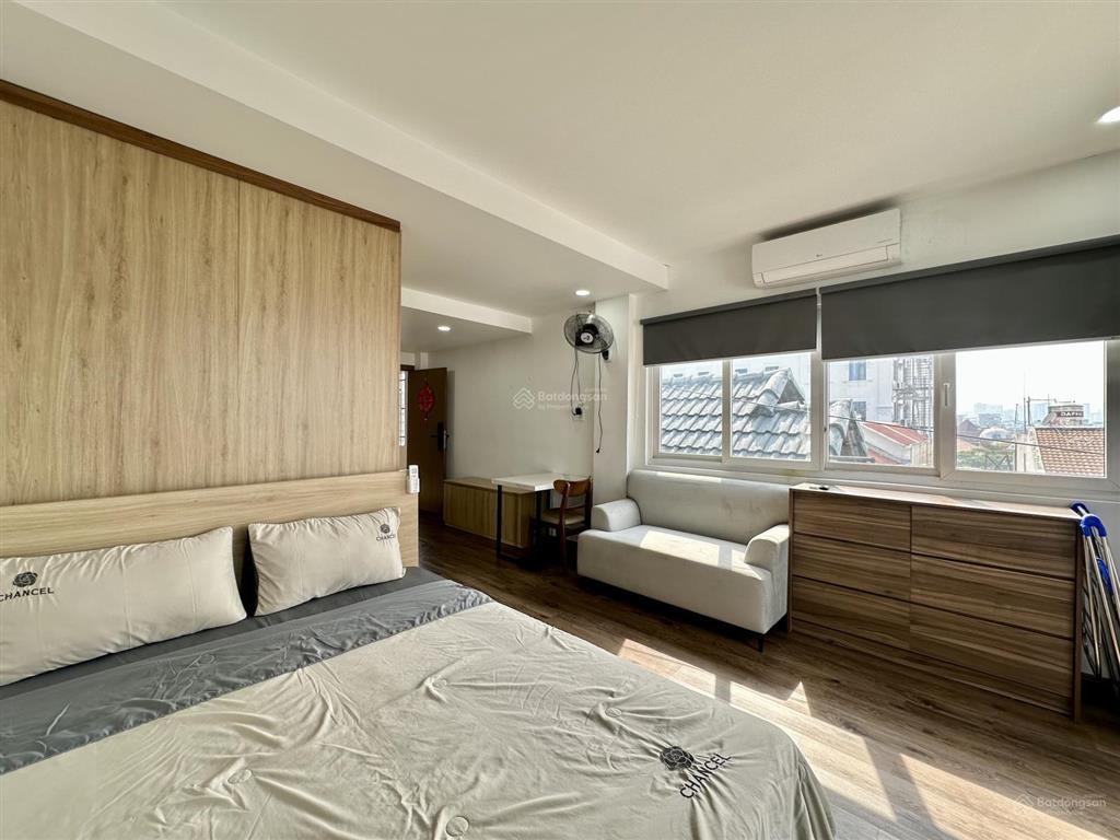 Thực tế  căn hộ studio có ban công siêu thoáng, thiết kế tối giản  gần sala, q1