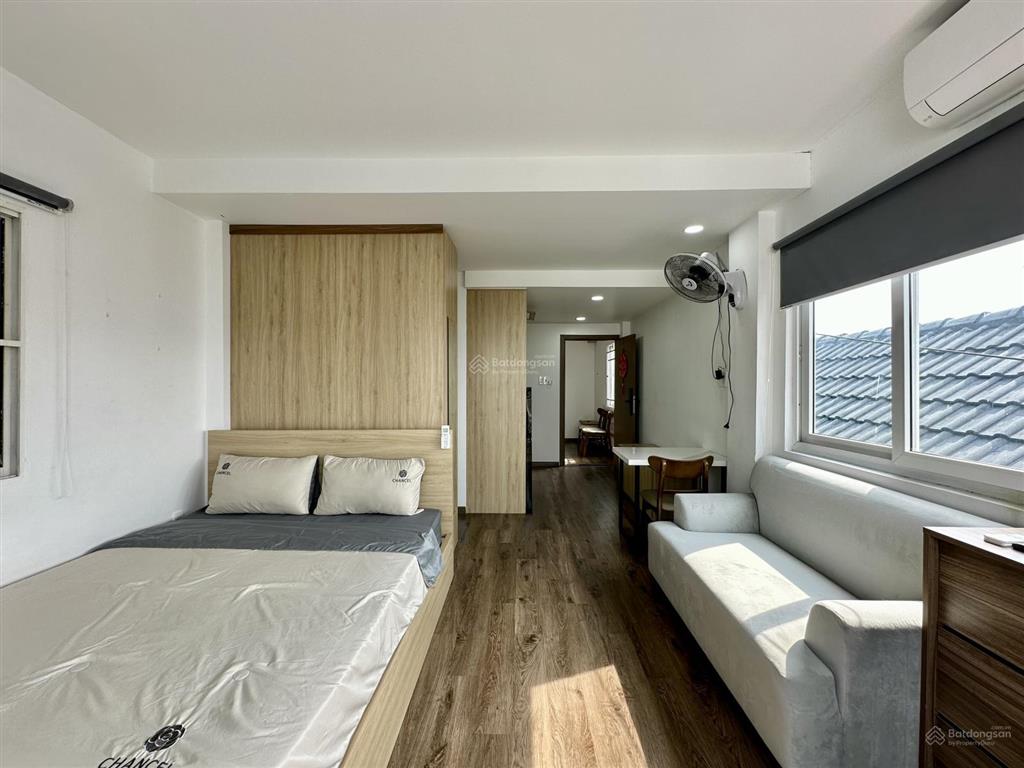 Thực tế  căn hộ studio có ban công siêu thoáng, thiết kế tối giản  gần sala, q1