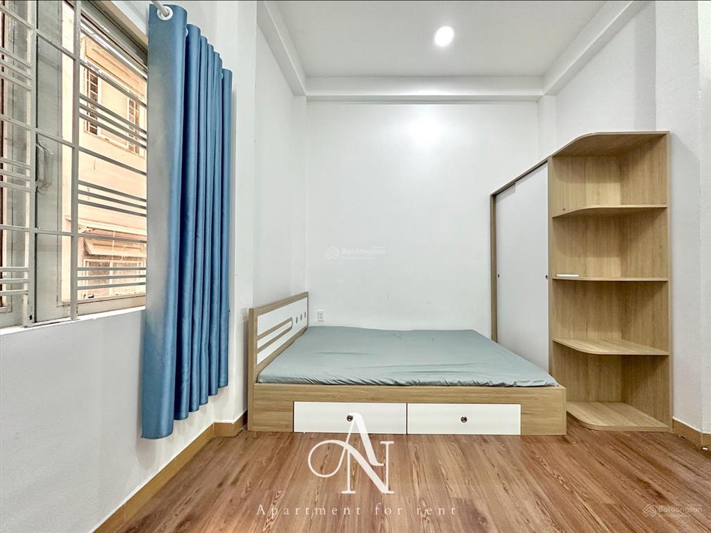Căn hộ tách bếp full nội thất, cửa sổ thoáng, ngay mặt tiền phan văn trị bình thạnh